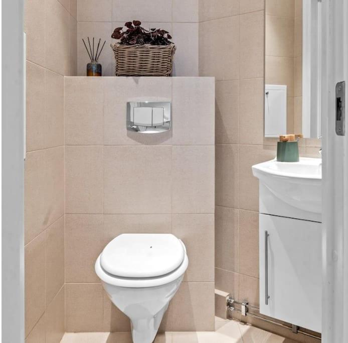 Central & Large - Modern 2b @ Majorstuen Apartamento